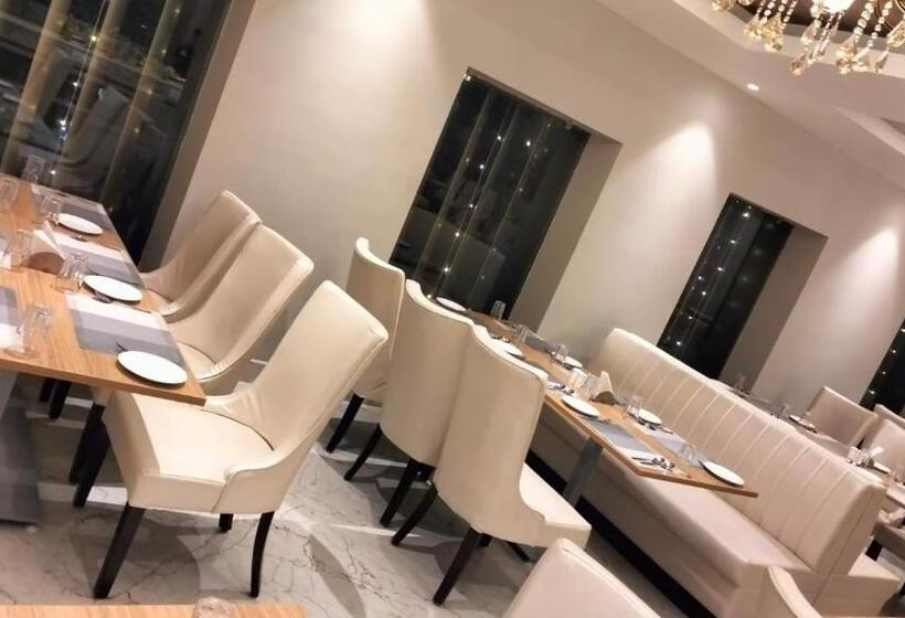 Hotel Pipul Padmaja Pride