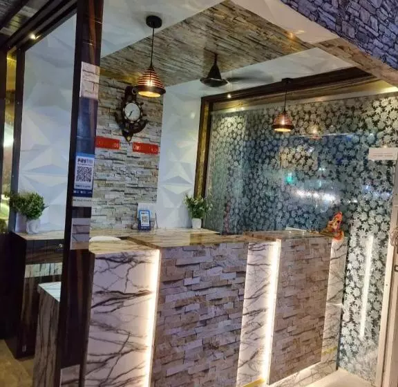 ホテル Shanti Grand Inn