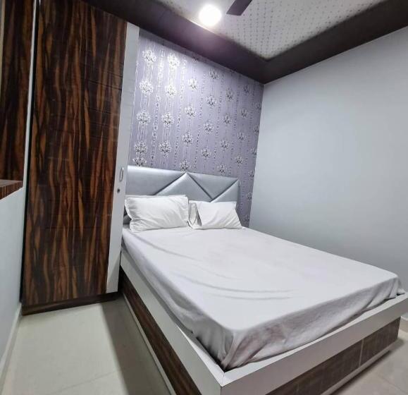 هتل Shanti Grand Inn