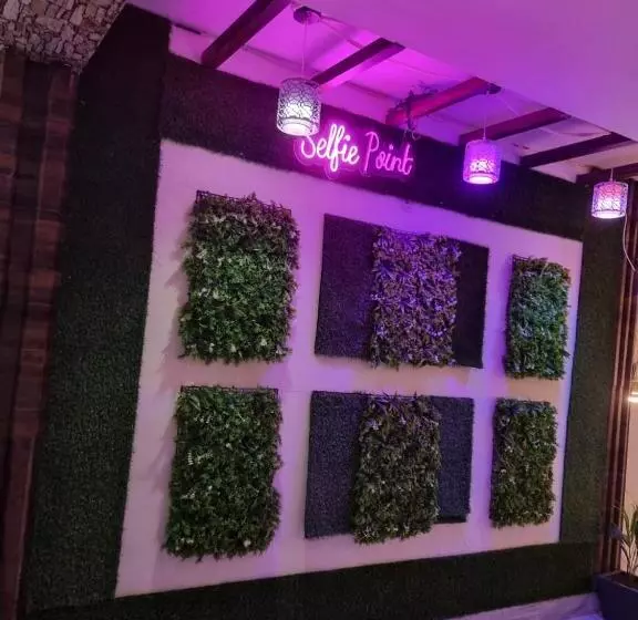 ホテル Shanti Grand Inn