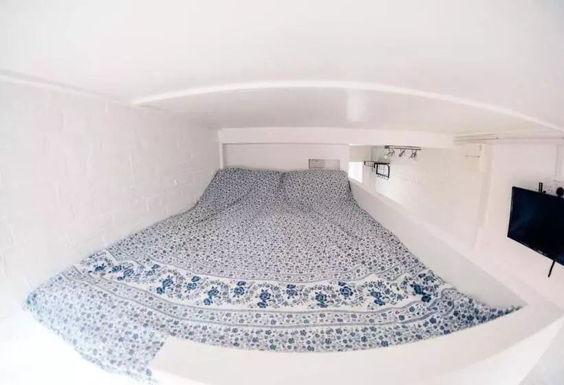 پانسیون Bijou Annexe, Sea View, Private Entrance & Parking   Folkestone