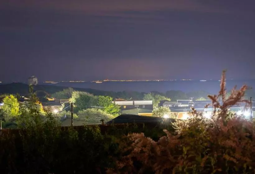 پانسیون Bijou Annexe, Sea View, Private Entrance & Parking   Folkestone