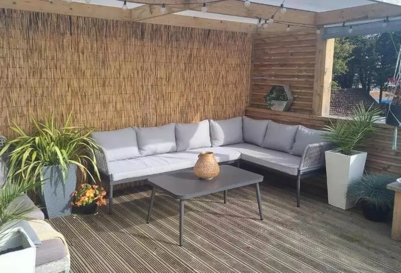 پانسیون Bijou Annexe, Sea View, Private Entrance & Parking   Folkestone