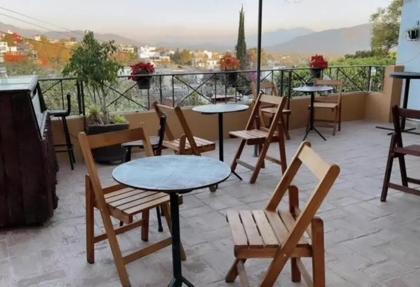 پانسیون Casa Marú