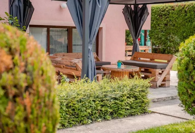 پانسیون Apartments Serafimoski