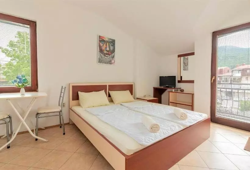 پانسیون Apartments Serafimoski
