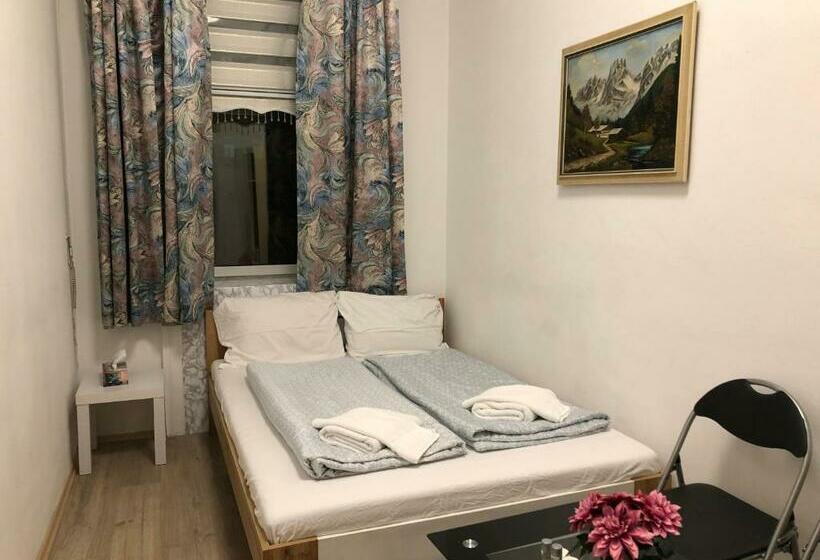 펜션 Joyful Shared Apt. @ Millenium Tower And Danube River