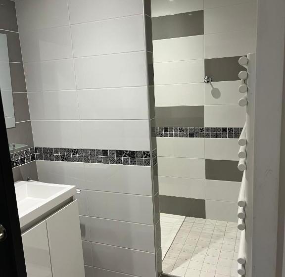 بنسيون Loubat Christophe 335 Bd De Gandalou 12100 Millau