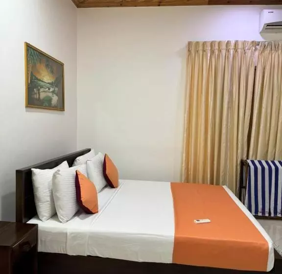 پانسیون Paris Garden Resort