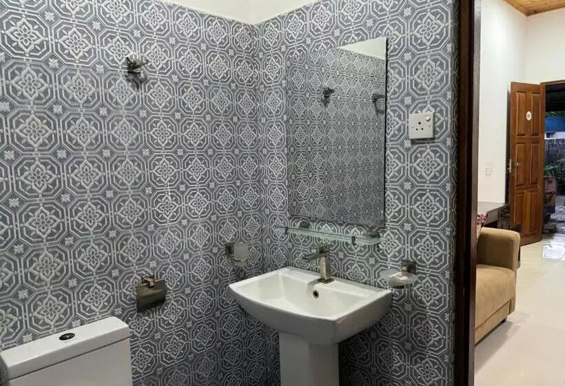 پانسیون Paris Garden Resort