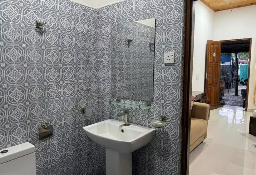 پانسیون Paris Garden Resort