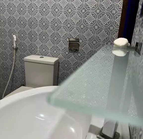 پانسیون Paris Garden Resort