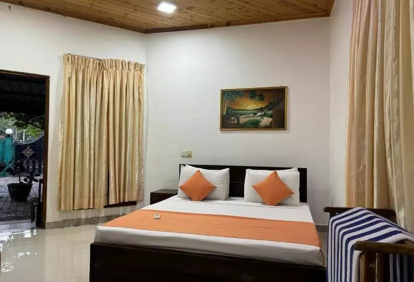 پانسیون Paris Garden Resort