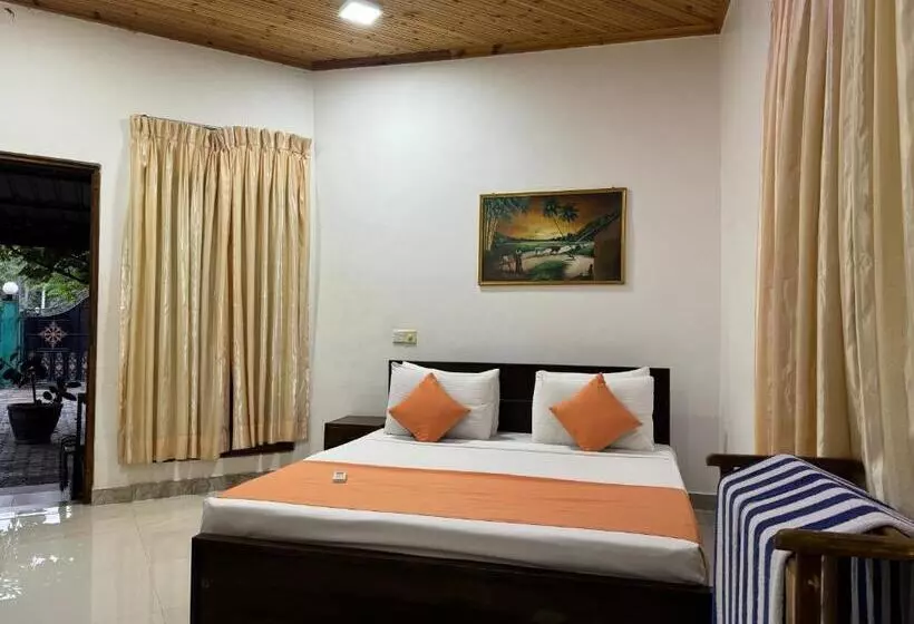 پانسیون Paris Garden Resort