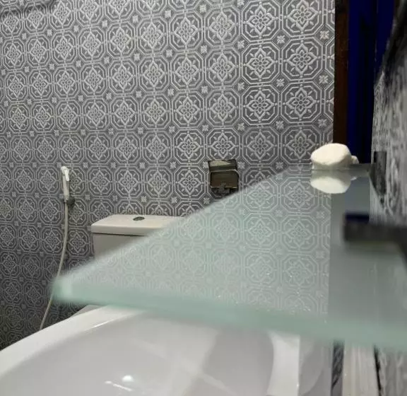 پانسیون Paris Garden Resort