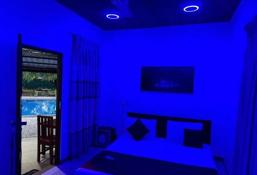 پانسیون Paris Garden Resort