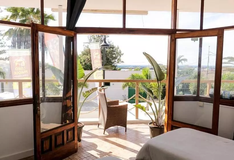 Retkeilymaja Ocean Nomads Coworking