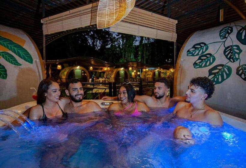 هتل کپسول Saranda Boutique