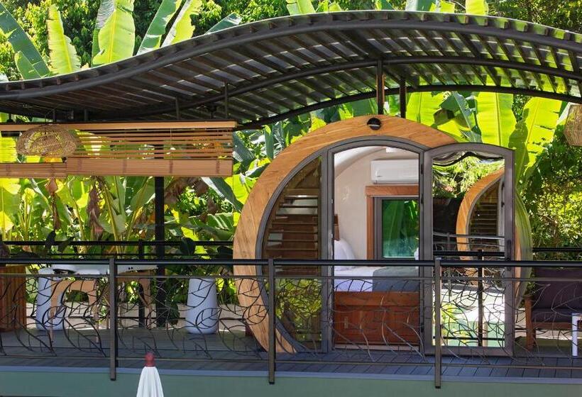 هتل کپسول Saranda Boutique