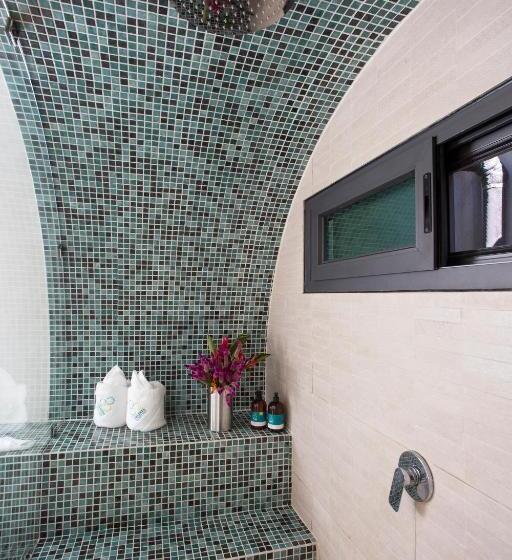 هتل کپسول Saranda Boutique