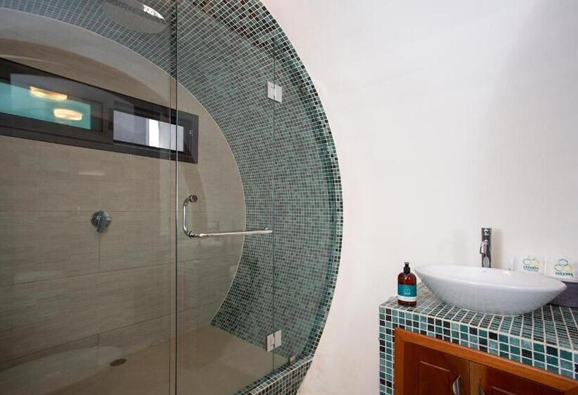 هتل کپسول Saranda Boutique