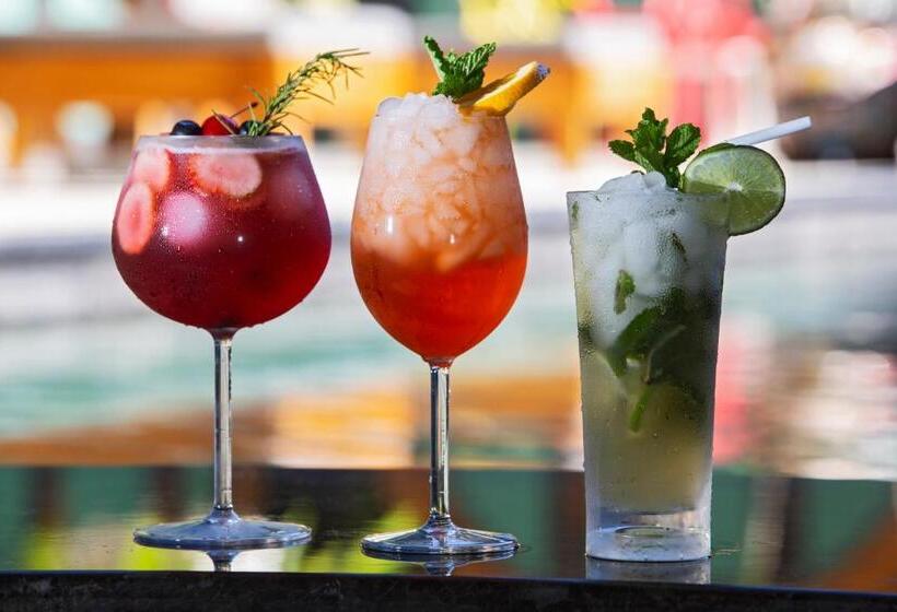 هتل کپسول Saranda Boutique