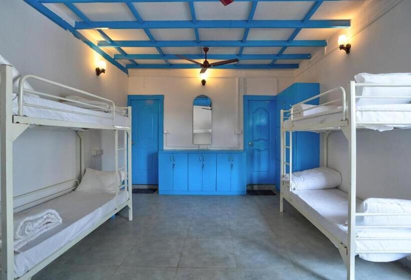 هتل Mandrem Retreat Beach Resort