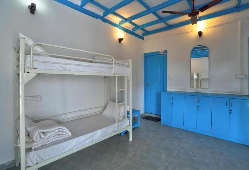هتل Mandrem Retreat Beach Resort