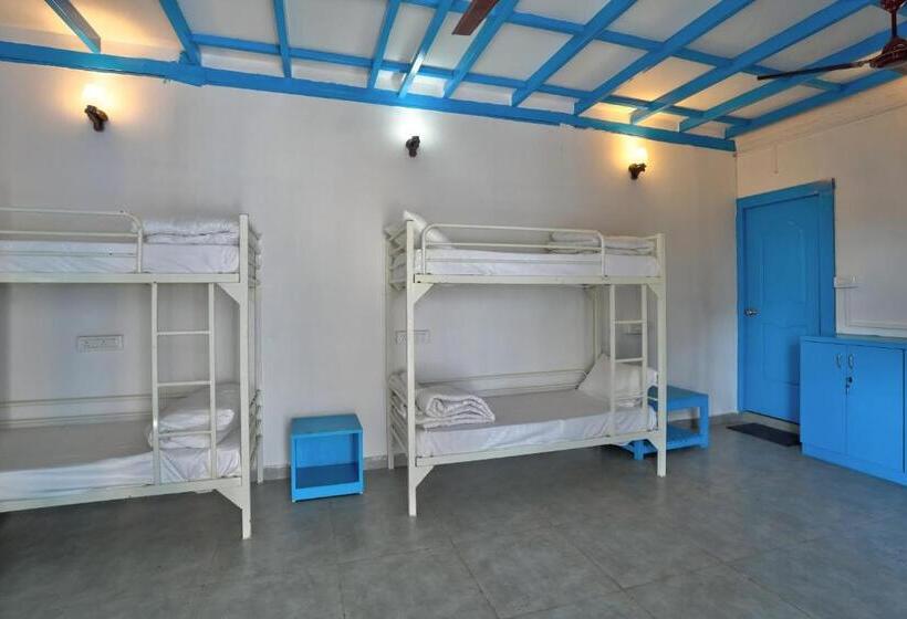 هتل Mandrem Retreat Beach Resort