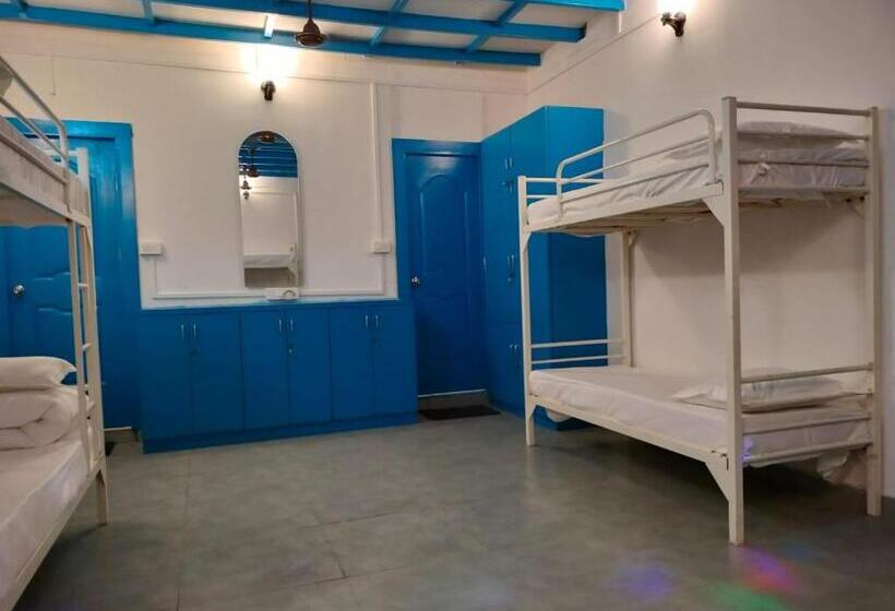 هتل Mandrem Retreat Beach Resort