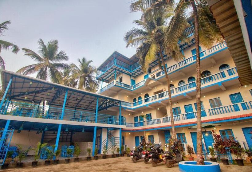 هتل Mandrem Retreat Beach Resort