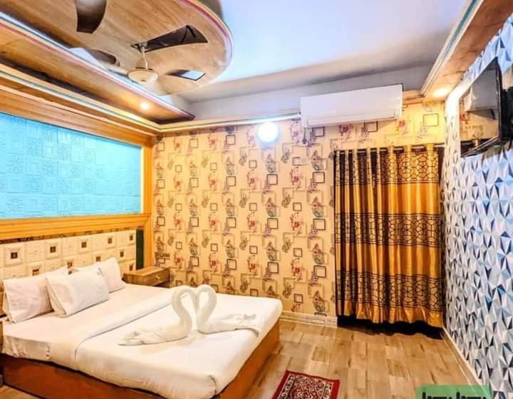 هتل Oasis International