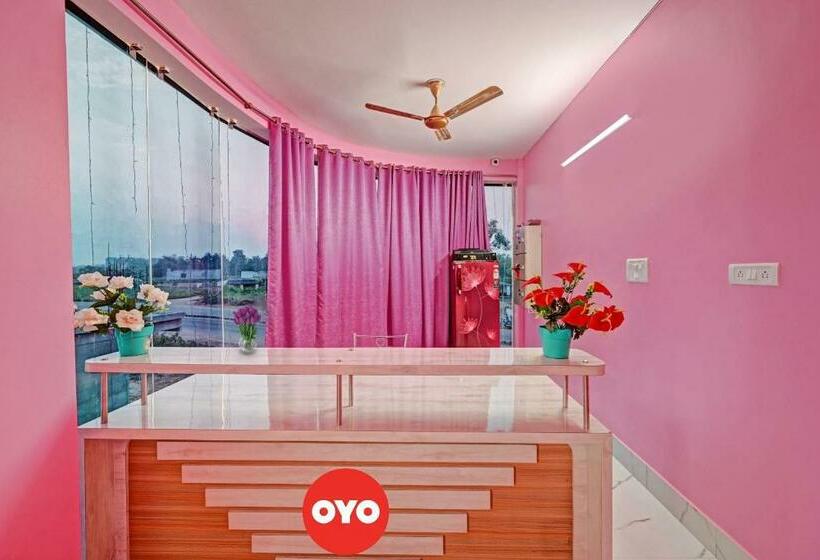 בית מלון כפרי Oyo 70227 Deras Resort