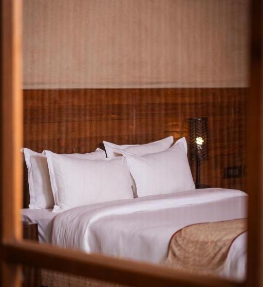 استراحتگاه Sanctuary   Chitwan National Park , Nepal