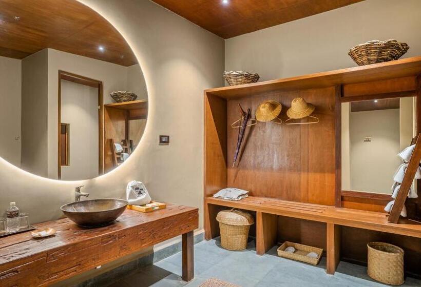 استراحتگاه Sanctuary   Chitwan National Park , Nepal