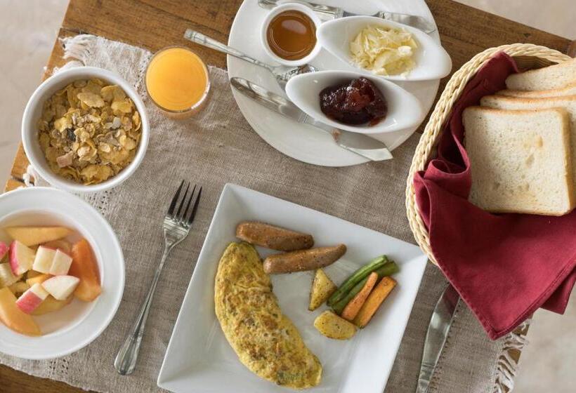 استراحتگاه Sanctuary   Chitwan National Park , Nepal