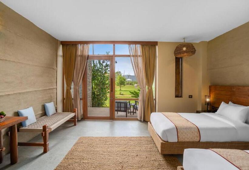 استراحتگاه Sanctuary   Chitwan National Park , Nepal