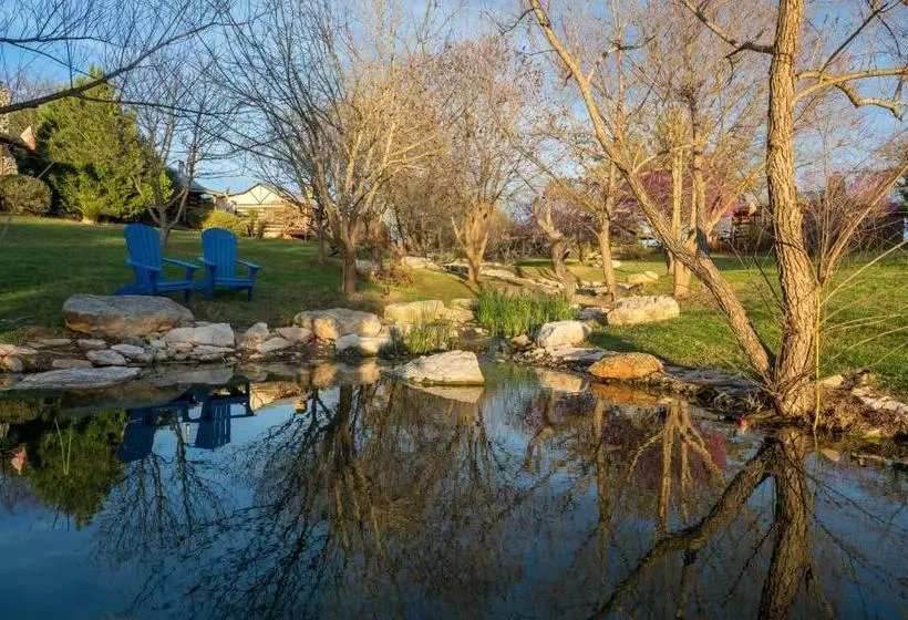 住宿加早餐  Barons Creekside Resort