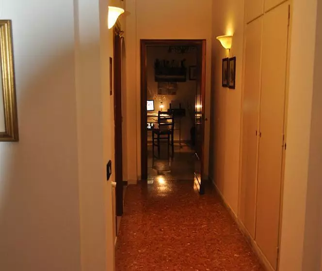 تختخواب و صبحانه Bed&Breakfast Domus Cornelia