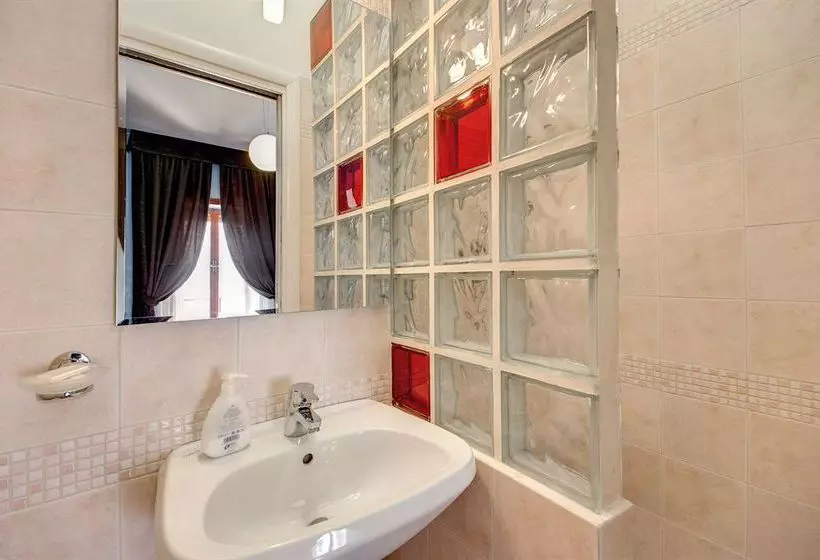 تختخواب و صبحانه Bed&Breakfast Domus Cornelia