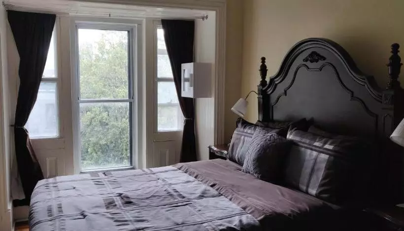 住宿加早餐  Gingerbread Manor