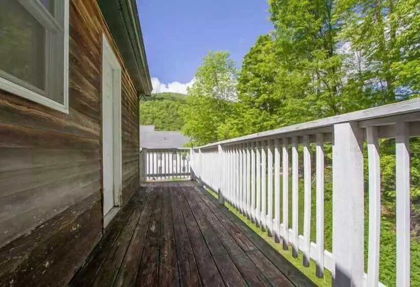 ベッドアンドブレックファースト Salt Ash Inn