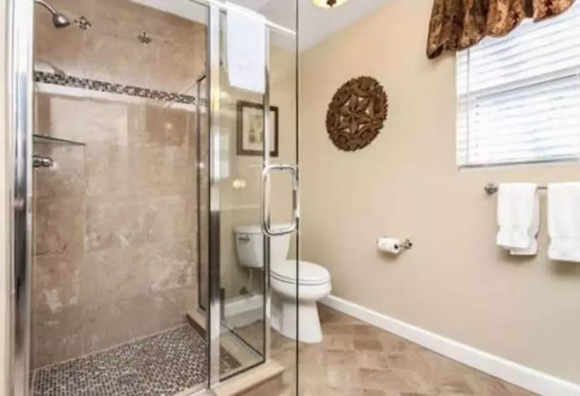 Brookside Mountain Mist Inn B&b