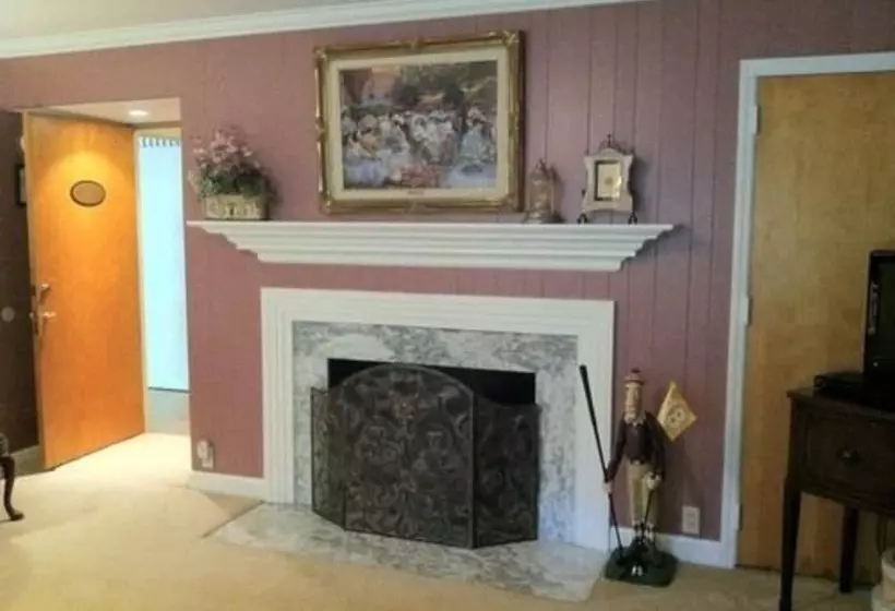 Brookside Mountain Mist Inn B&b