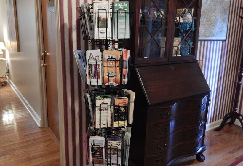 Brookside Mountain Mist Inn B&b