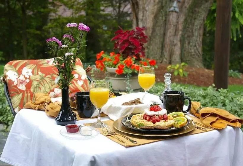 Brookside Mountain Mist Inn B&b