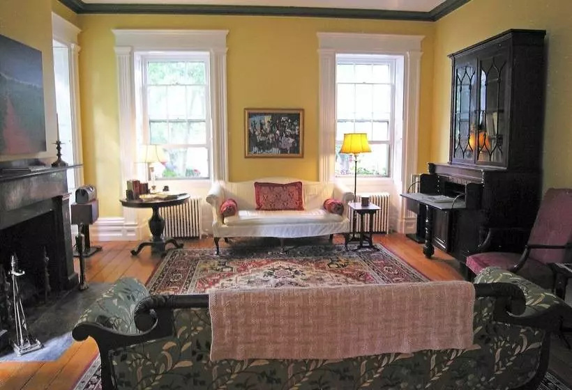 Delano Homestead Bed And Breakfast