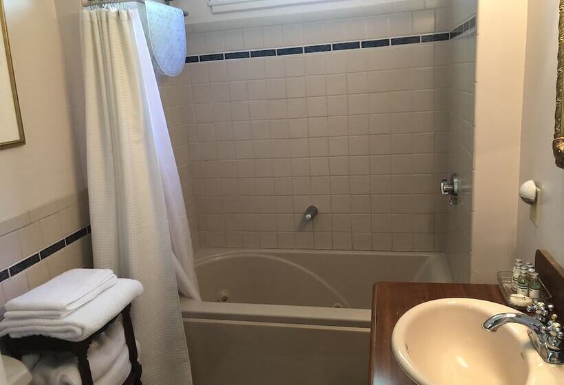 Delano Homestead Bed And Breakfast