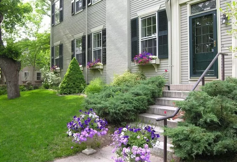 Delano Homestead Bed And Breakfast