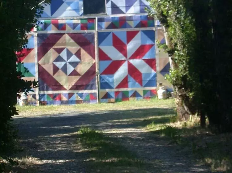 住宿加早餐 Hollyhock Country House